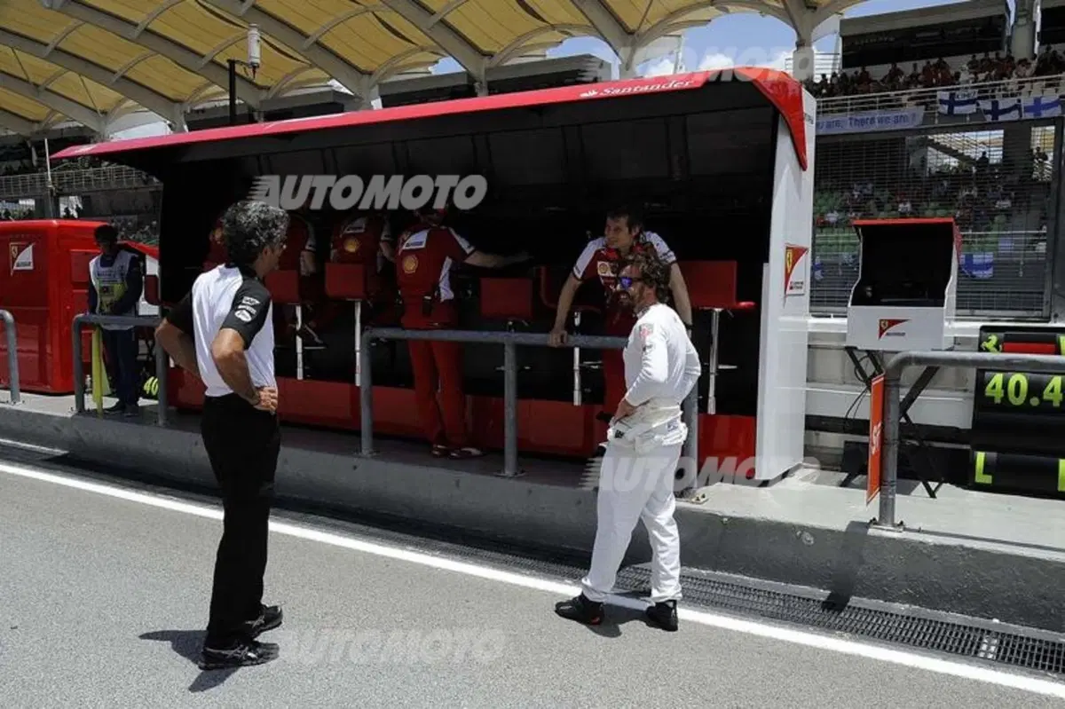 F1 Malesia 2015, Libere 2: Hamilton è il più veloce, ma dietro c'è Raikkonen (34)