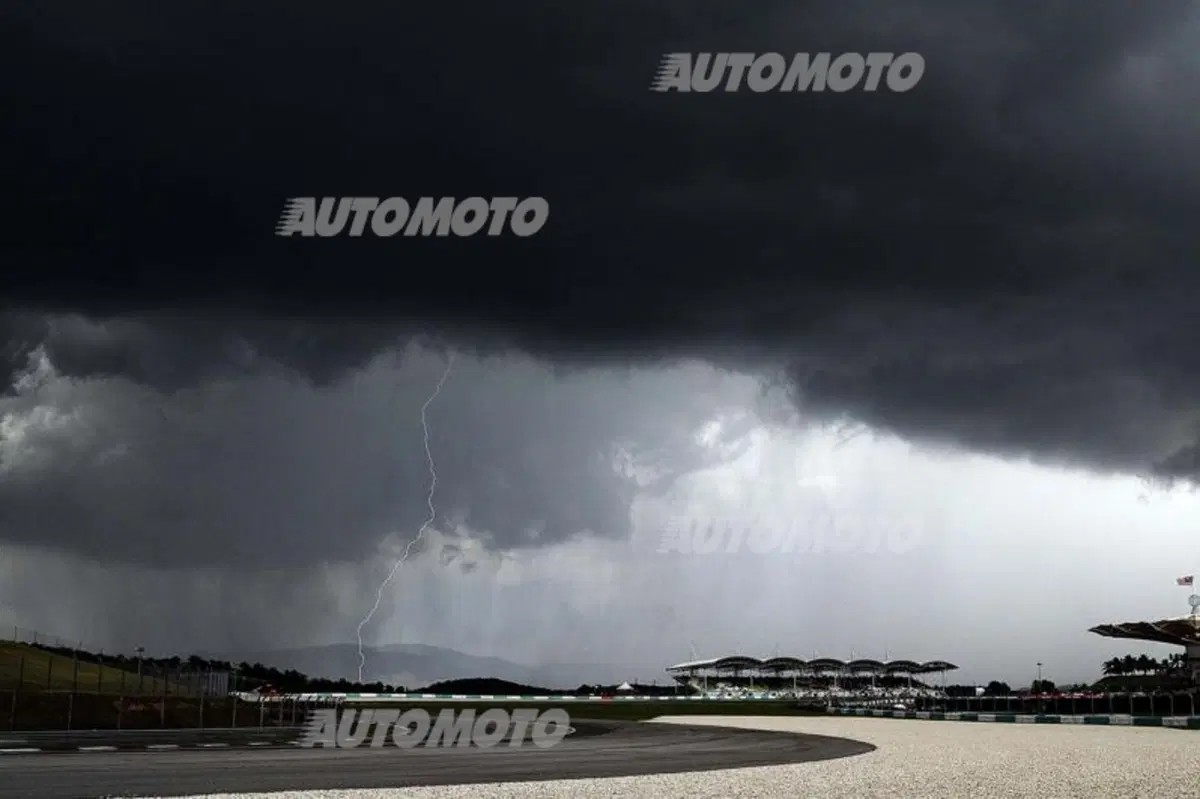 Formula 1 Malesia 2015: Hamilton agguanta la pole, ma Vettel è secondo! (2)
