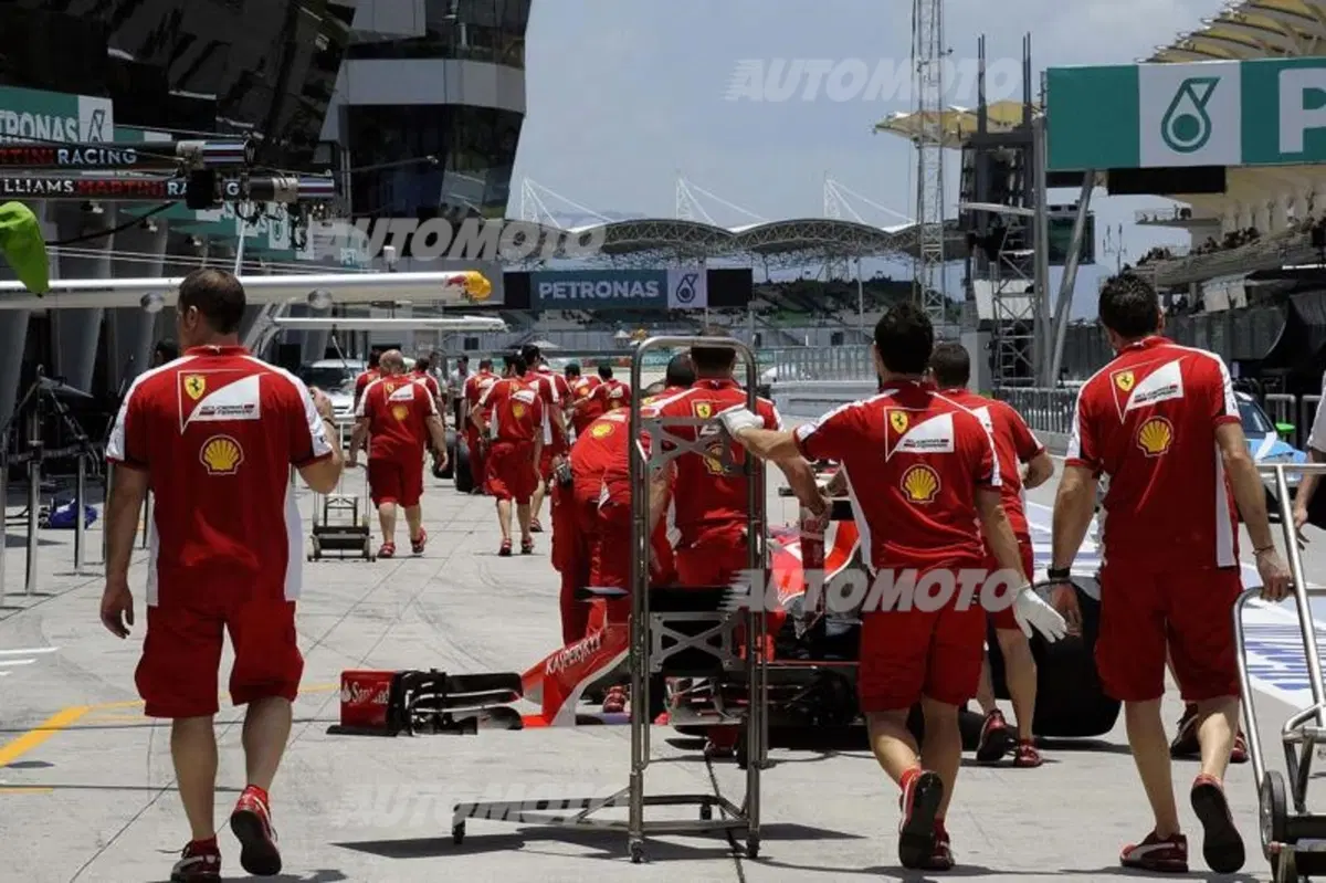 Formula 1 Malesia 2015: Hamilton agguanta la pole, ma Vettel è secondo! (8)
