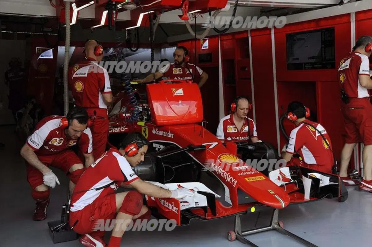 Formula 1 Malesia 2015: Hamilton agguanta la pole, ma Vettel è secondo! (9)