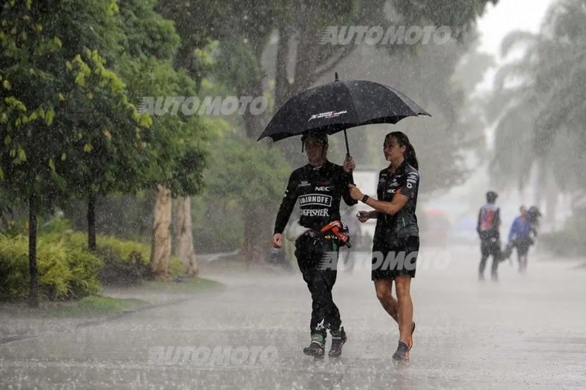 Formula 1 Malesia 2015: Hamilton agguanta la pole, ma Vettel è secondo! (10)