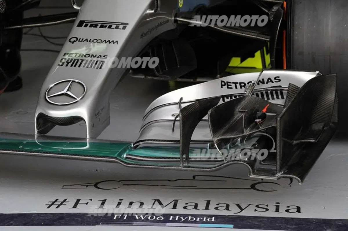 Formula 1 Malesia 2015: Hamilton agguanta la pole, ma Vettel è secondo! (13)