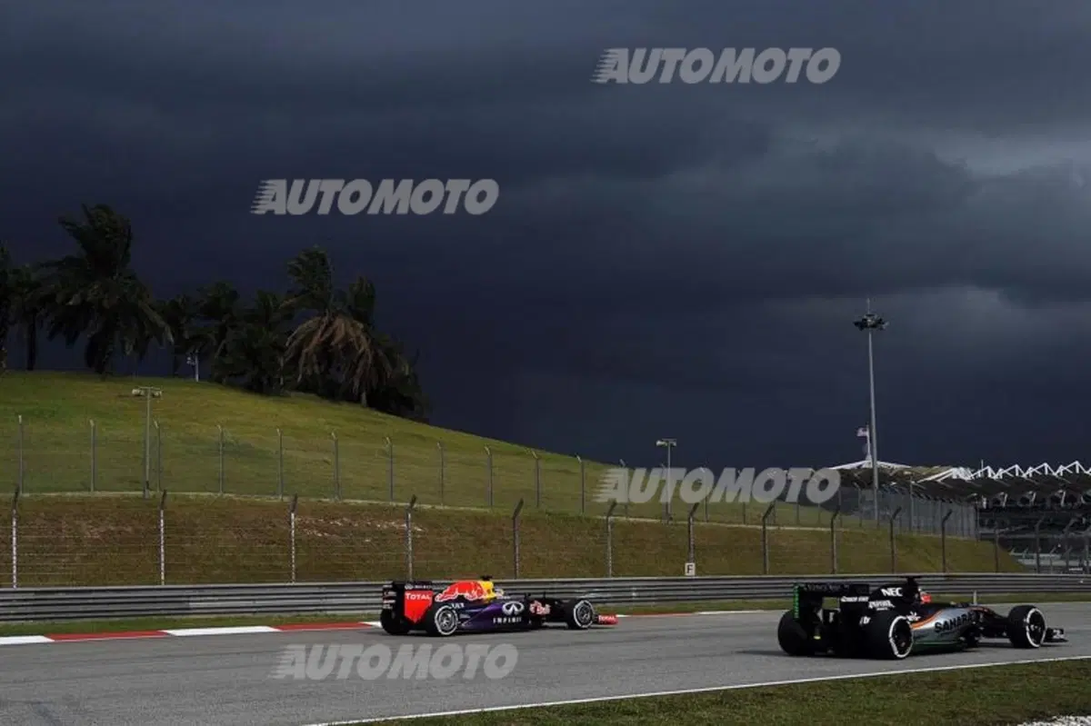 Formula 1 Malesia 2015: Hamilton agguanta la pole, ma Vettel è secondo! (15)