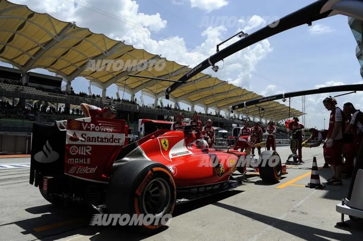 Formula 1 Malesia 2015: Hamilton agguanta la pole, ma Vettel è secondo! (26)