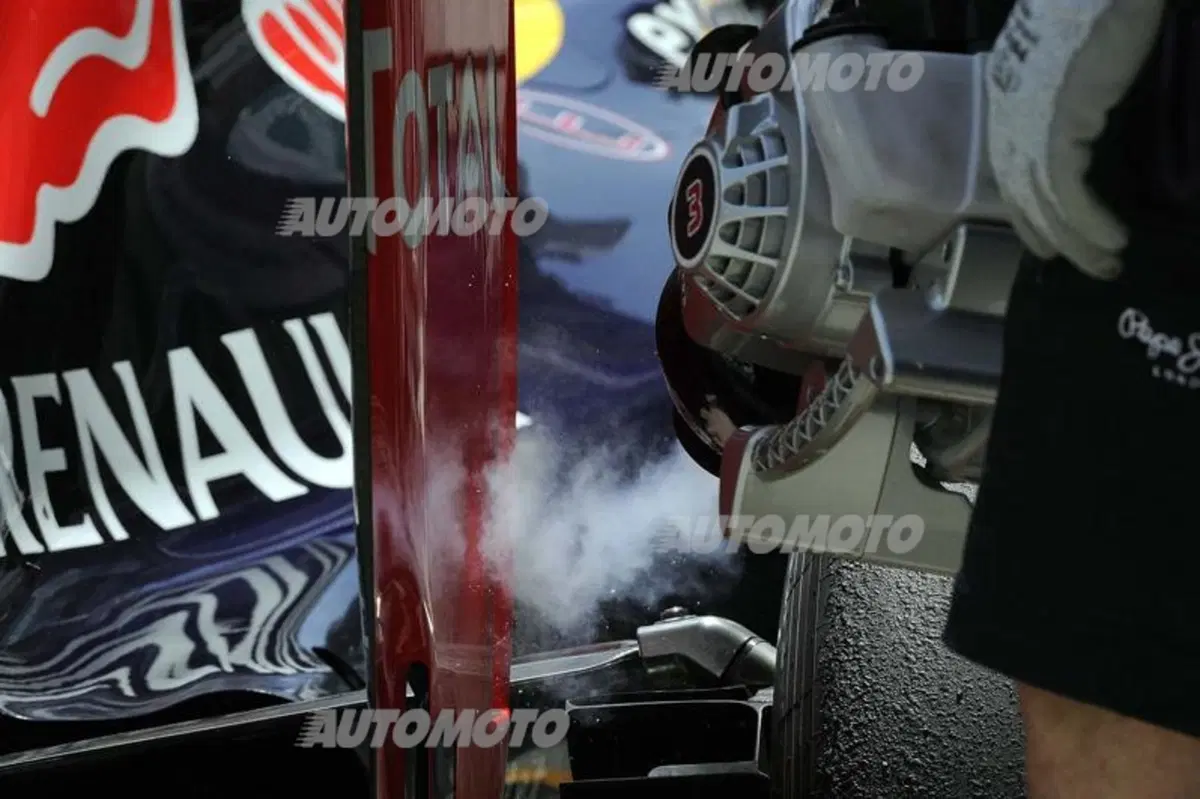 Formula 1 Malesia 2015: Hamilton agguanta la pole, ma Vettel è secondo! (28)
