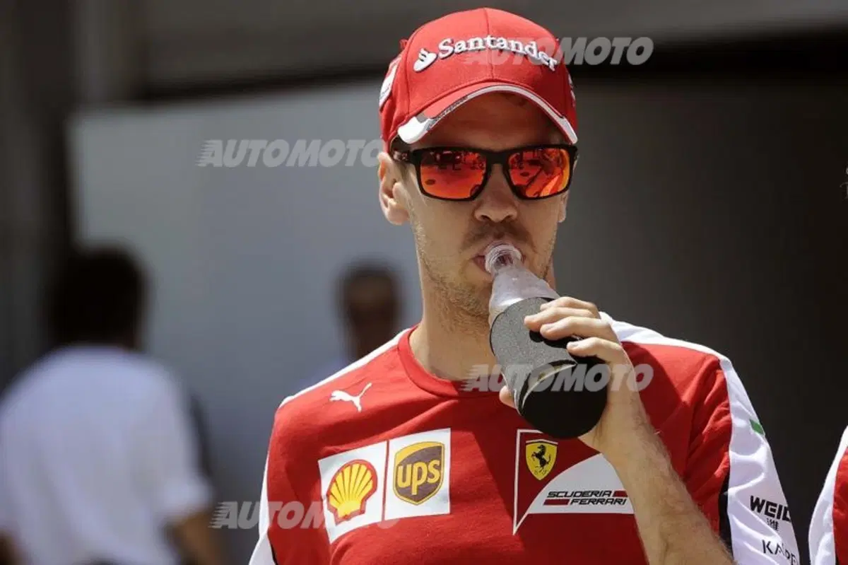 Arrivabene: «Siamo felici per la vittoria di Vettel. Ma ora piedi a terra» (6)