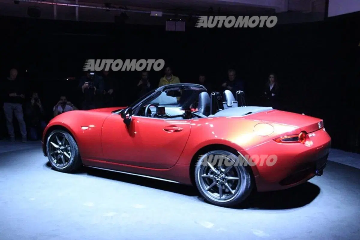 Nuova Mazda MX-5? Per scoprirla in Italia ci vuole... naso! (7)