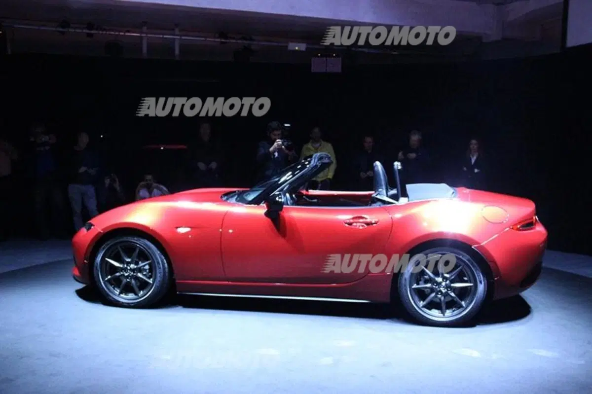 Nuova Mazda MX-5? Per scoprirla in Italia ci vuole... naso! (8)