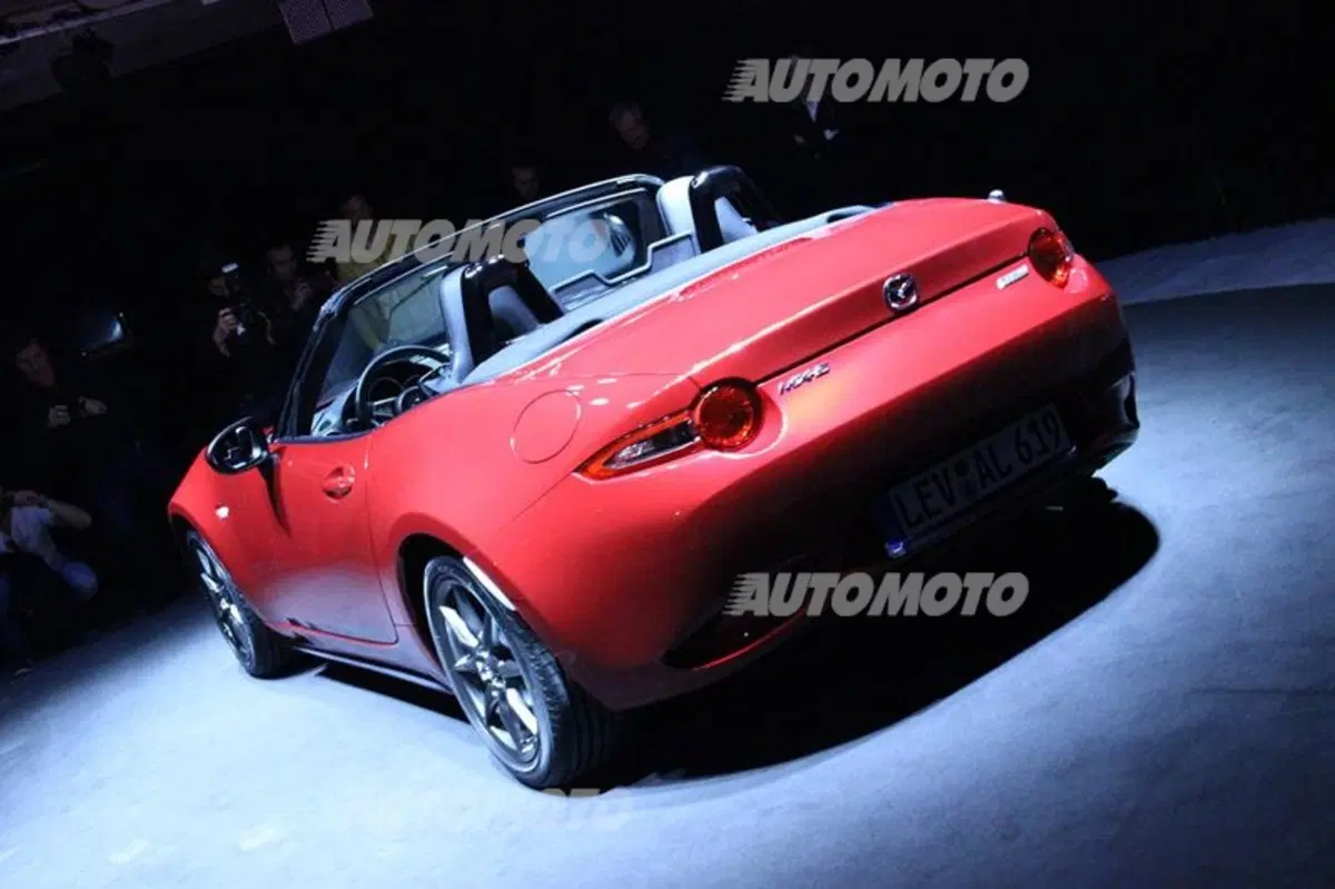 Nuova Mazda MX-5? Per scoprirla in Italia ci vuole... naso! (9)