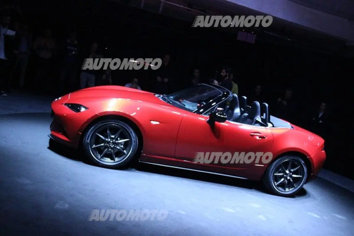 Nuova Mazda MX-5? Per scoprirla in Italia ci vuole... naso! (10)