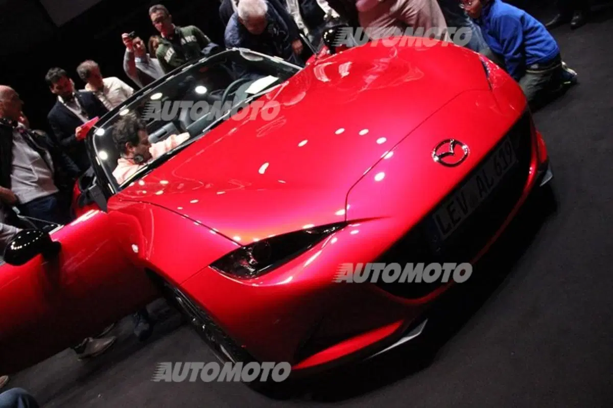 Nuova Mazda MX-5? Per scoprirla in Italia ci vuole... naso! (14)