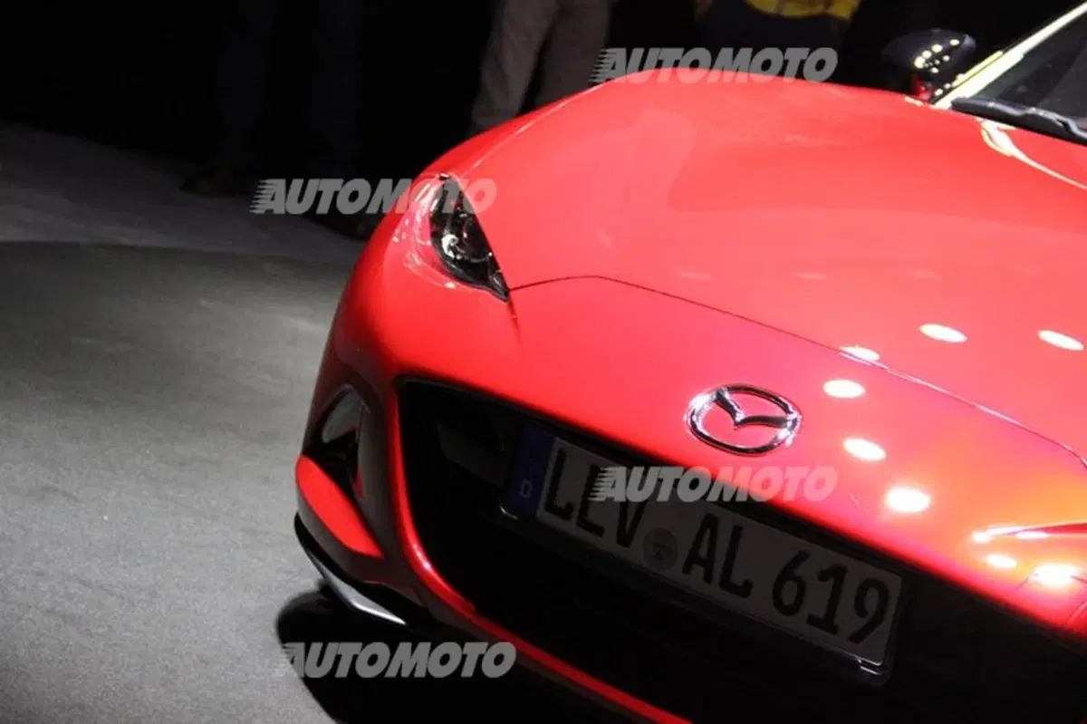 Nuova Mazda MX-5? Per scoprirla in Italia ci vuole... naso! (15)