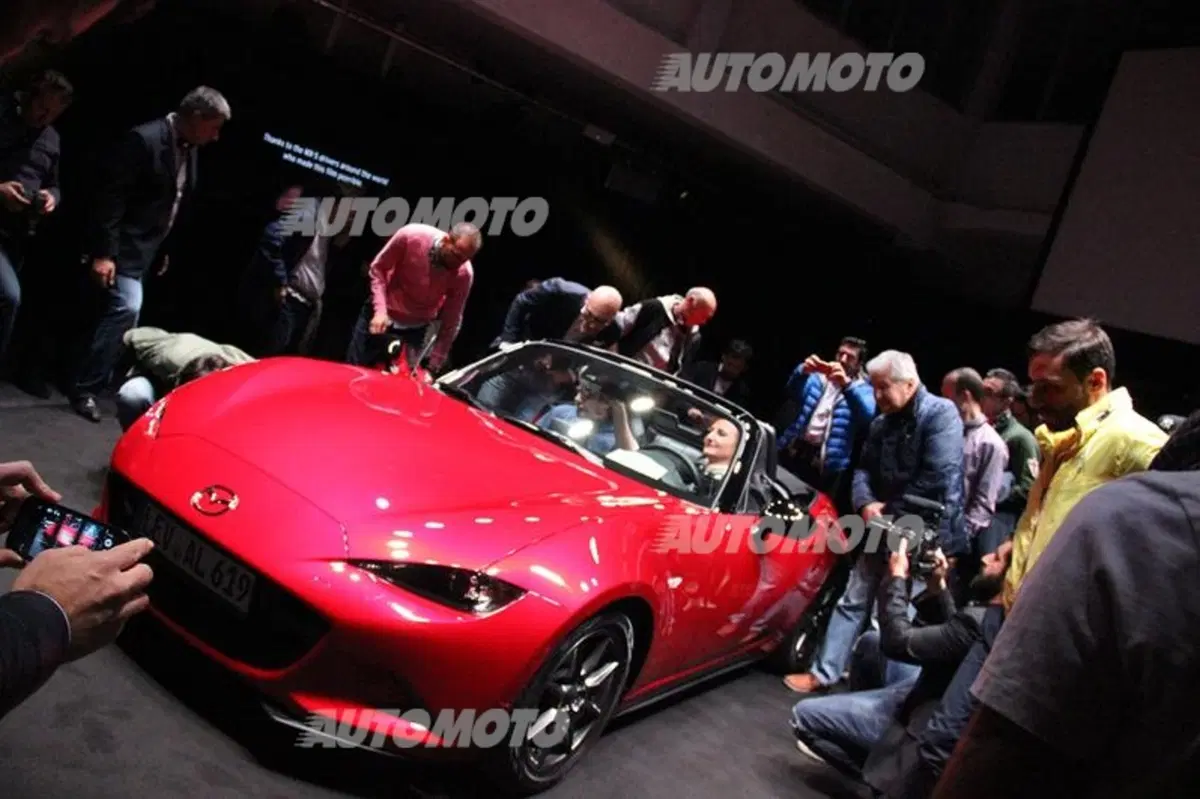 Nuova Mazda MX-5? Per scoprirla in Italia ci vuole... naso! (16)