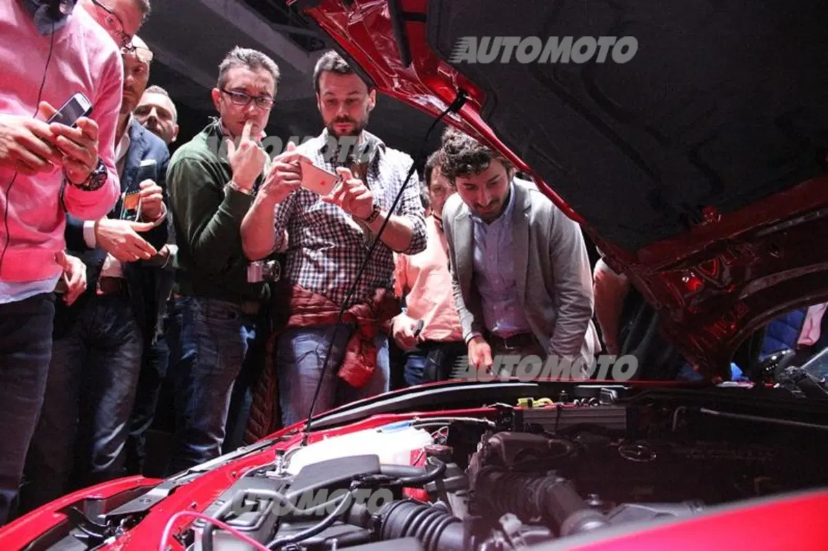 Nuova Mazda MX-5? Per scoprirla in Italia ci vuole... naso! (21)
