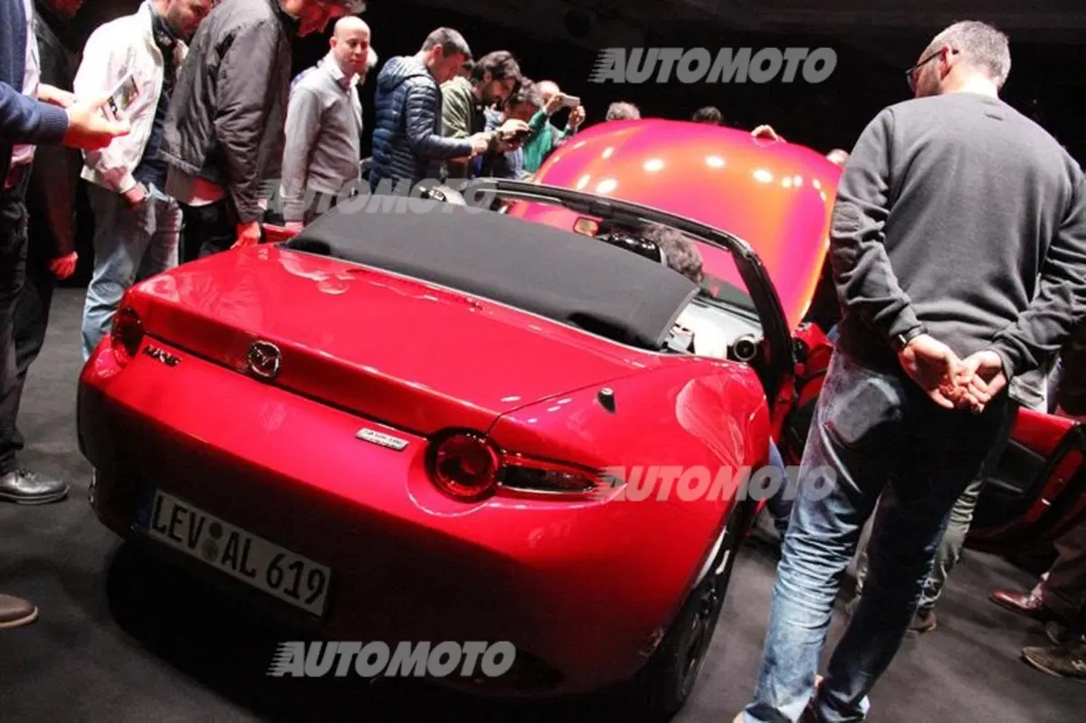 Nuova Mazda MX-5? Per scoprirla in Italia ci vuole... naso! (22)
