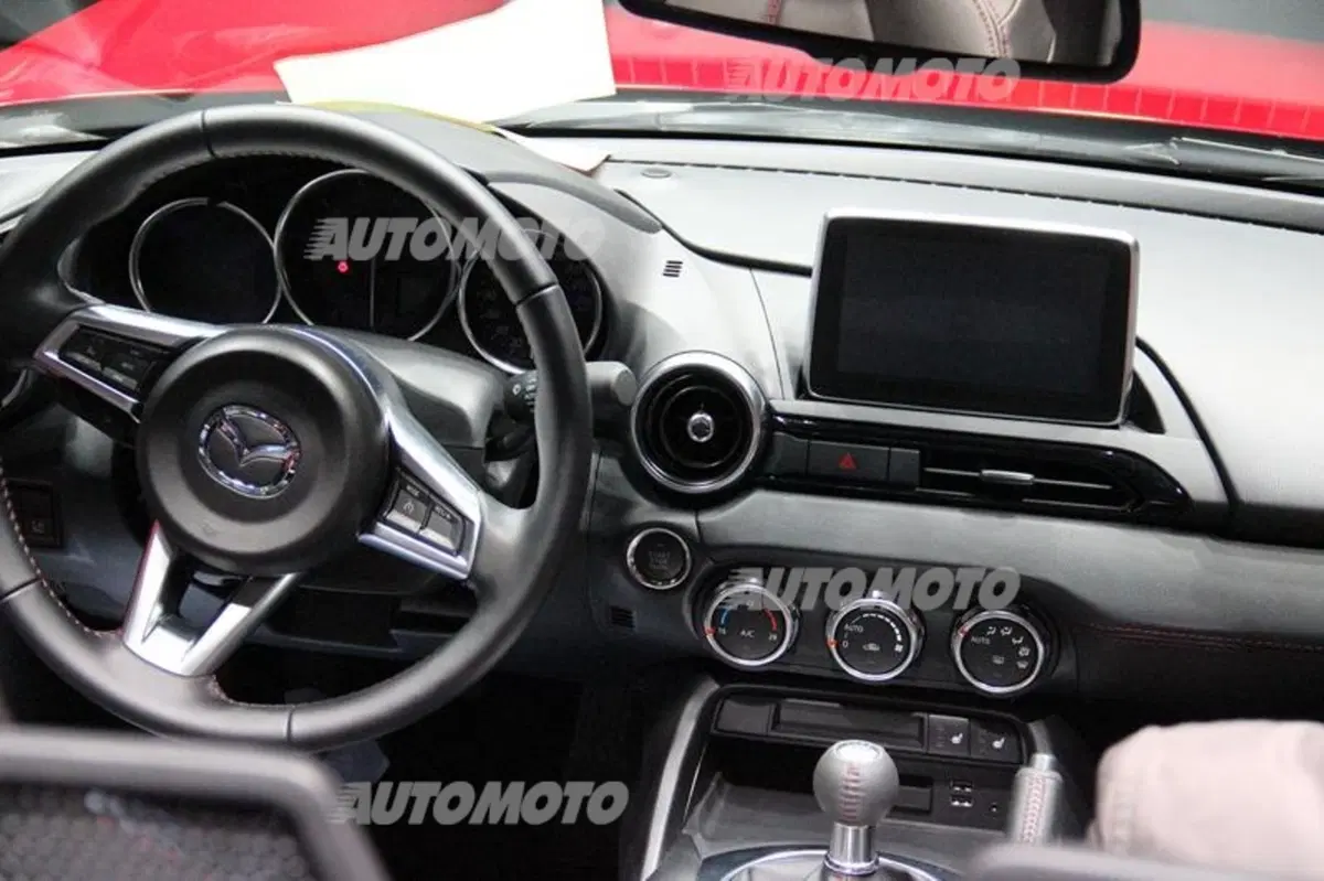 Nuova Mazda MX-5? Per scoprirla in Italia ci vuole... naso! (27)