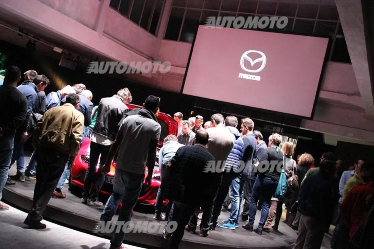 Nuova Mazda MX-5? Per scoprirla in Italia ci vuole... naso! (28)