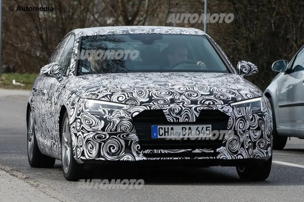 Nuova Audi A4: i fari anteriori hanno gli spigoli vivi
