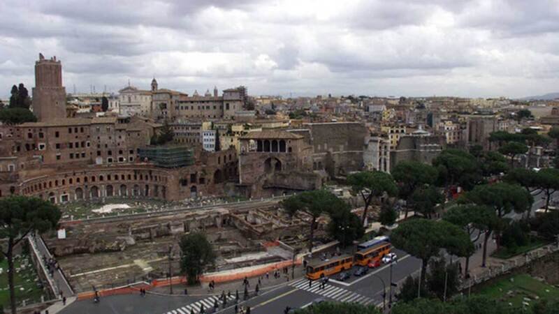 Roma: il TAR boccia la pedonalizzazione di Piazza del Foro Traiano