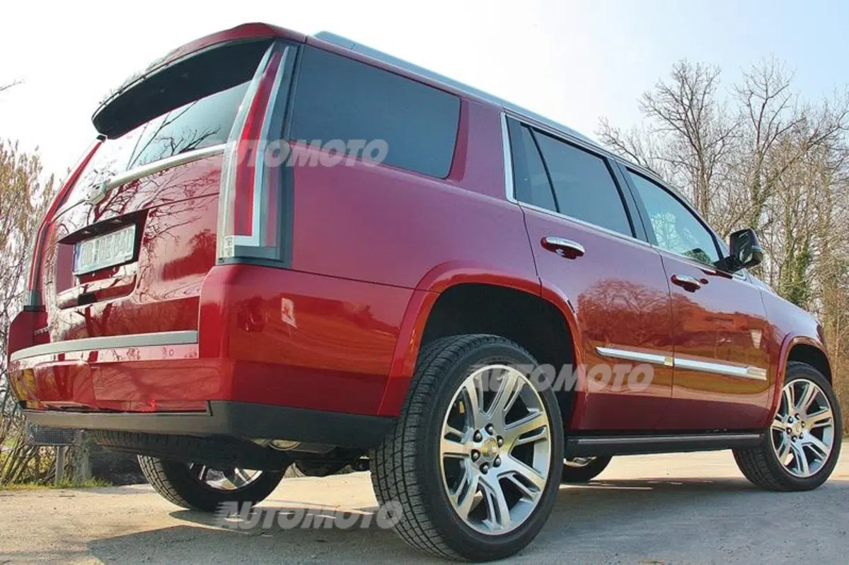 Nuova Cadillac Escalade (15)