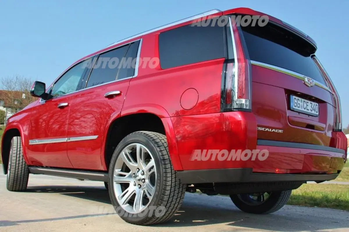 Nuova Cadillac Escalade (17)