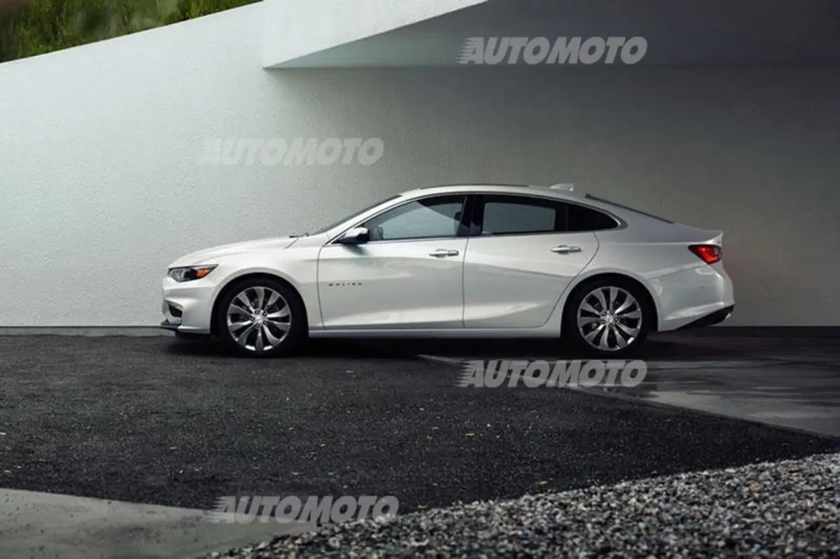 Nuova Chevrolet Malibu: sotto al vestito nasconde la futura Opel Insignia (3)