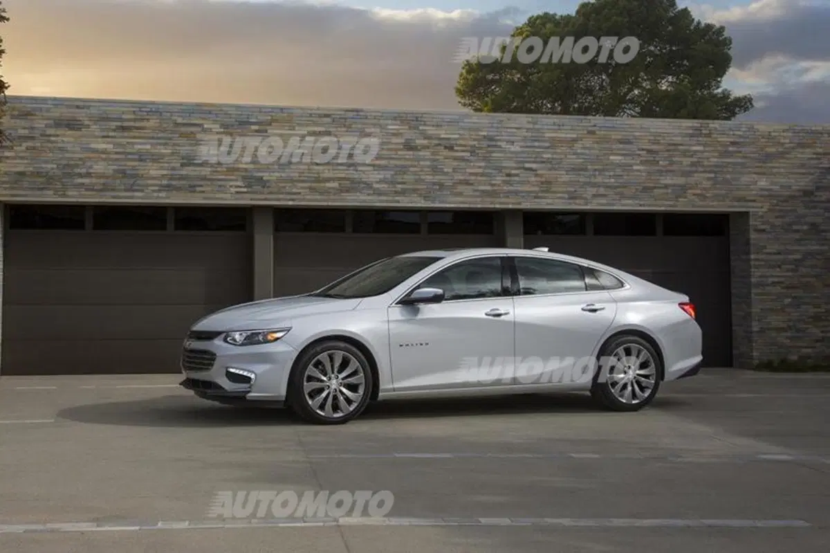 Nuova Chevrolet Malibu: sotto al vestito nasconde la futura Opel Insignia (4)