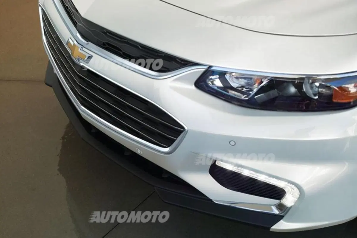 Nuova Chevrolet Malibu: sotto al vestito nasconde la futura Opel Insignia (8)