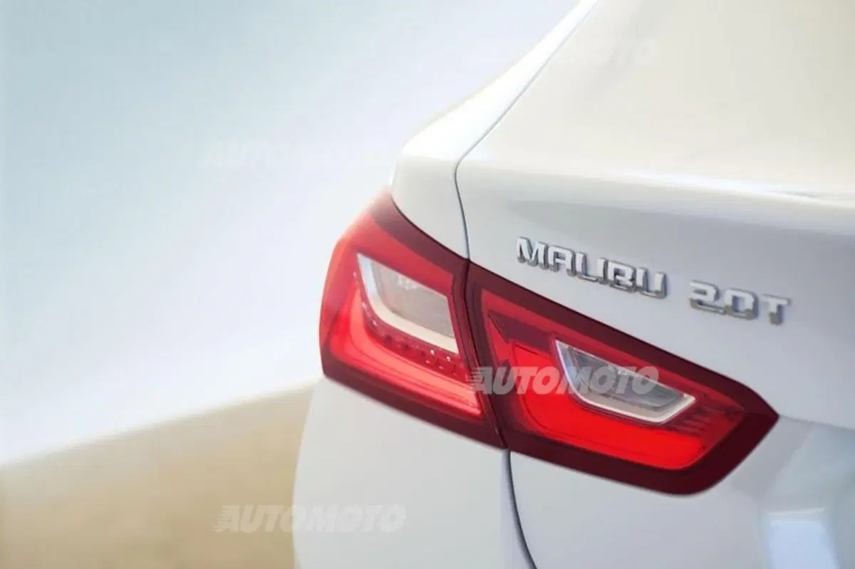 Nuova Chevrolet Malibu: sotto al vestito nasconde la futura Opel Insignia (9)