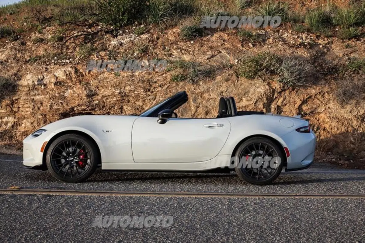 Nuova Mazda MX-5: si parte con le edizioni limitate, ecco la Miata Club (11)