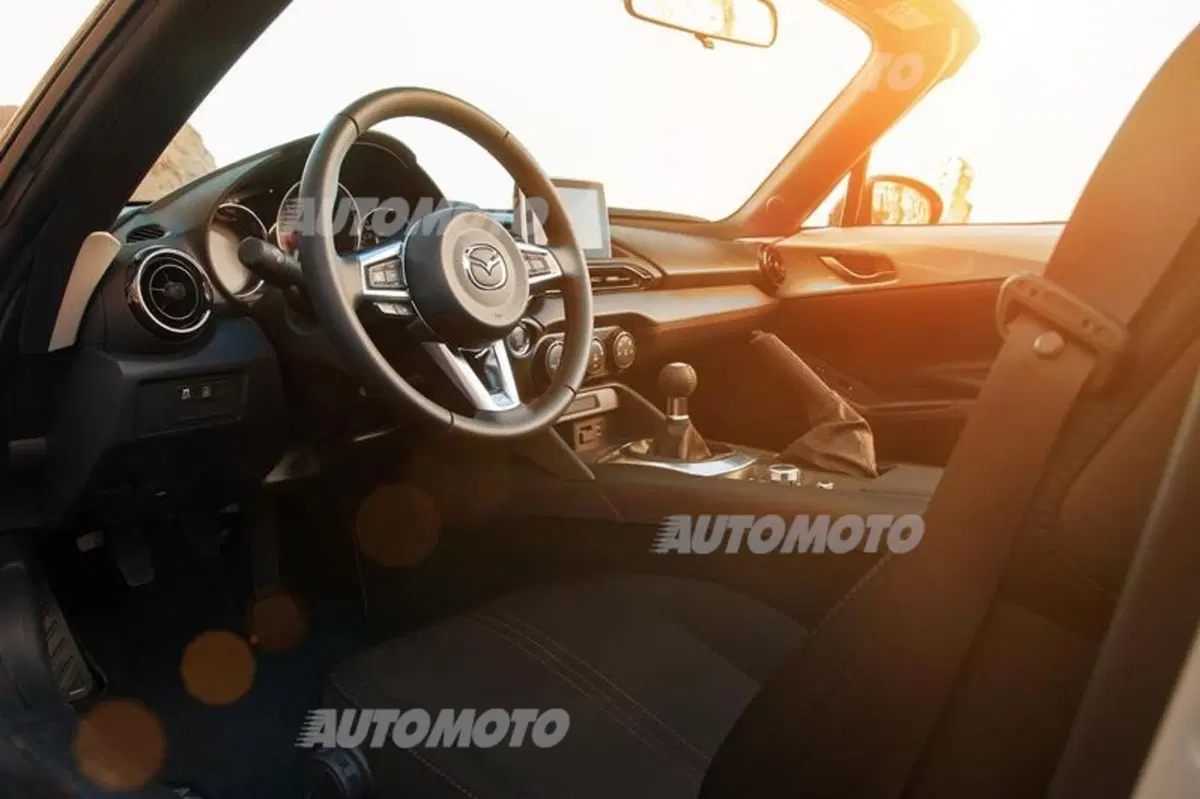 Nuova Mazda MX-5: si parte con le edizioni limitate, ecco la Miata Club (12)