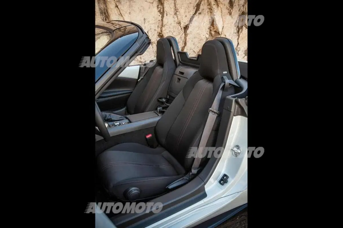 Nuova Mazda MX-5: si parte con le edizioni limitate, ecco la Miata Club (14)