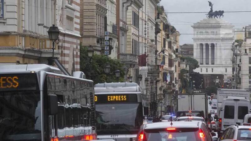 Roma, emergenza smog: anche oggi limitazioni al traffico