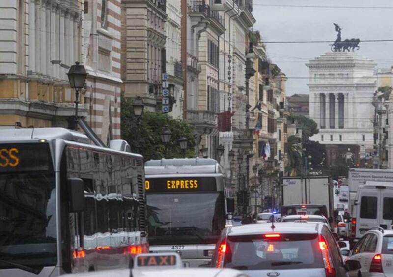 Roma, emergenza smog: anche oggi limitazioni al traffico