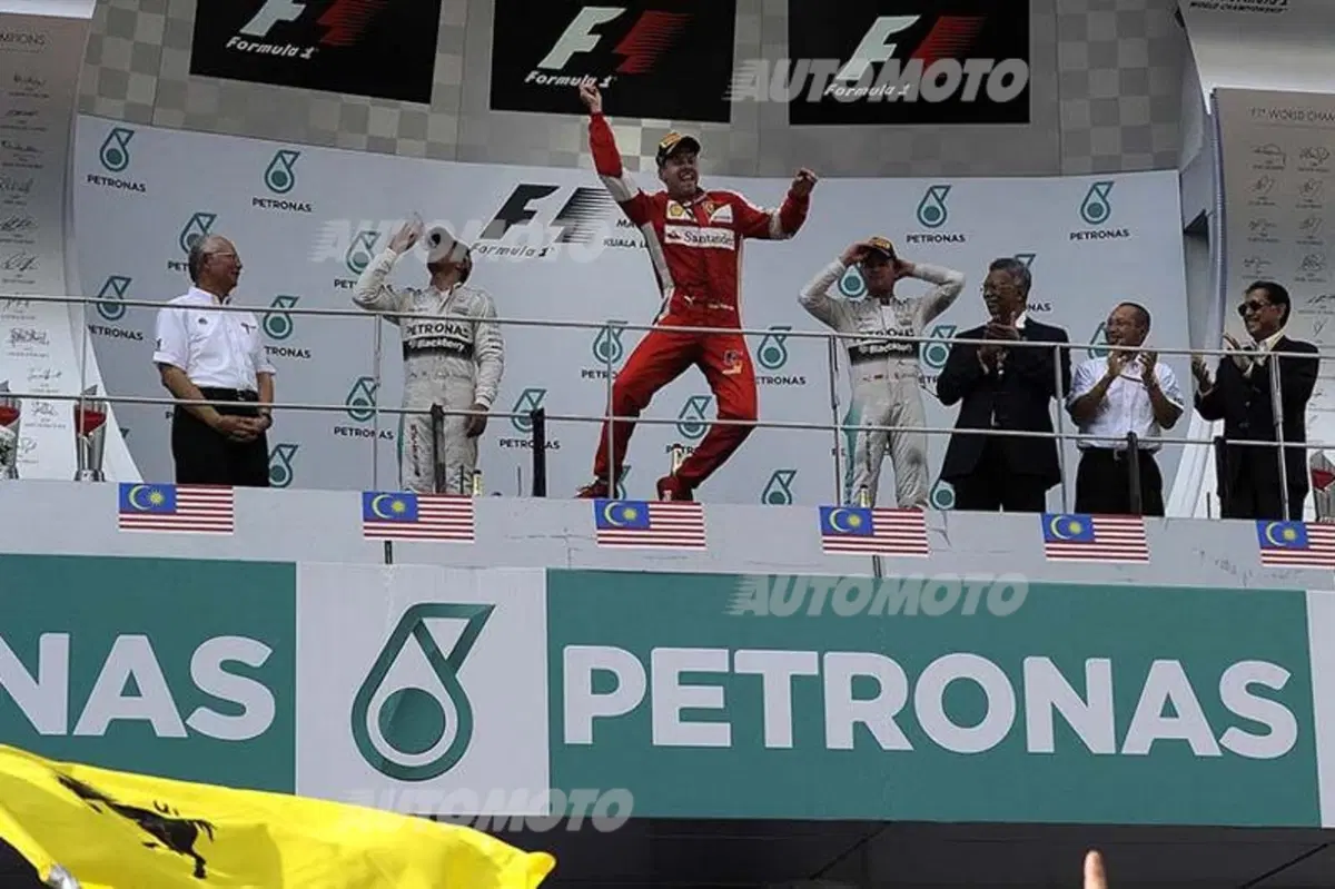 Formula 1 Malesia 2015: le foto più belle di Sepang (26)