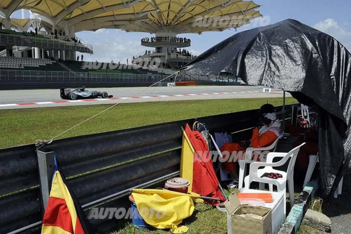 Formula 1 Malesia 2015: le foto più belle di Sepang (29)