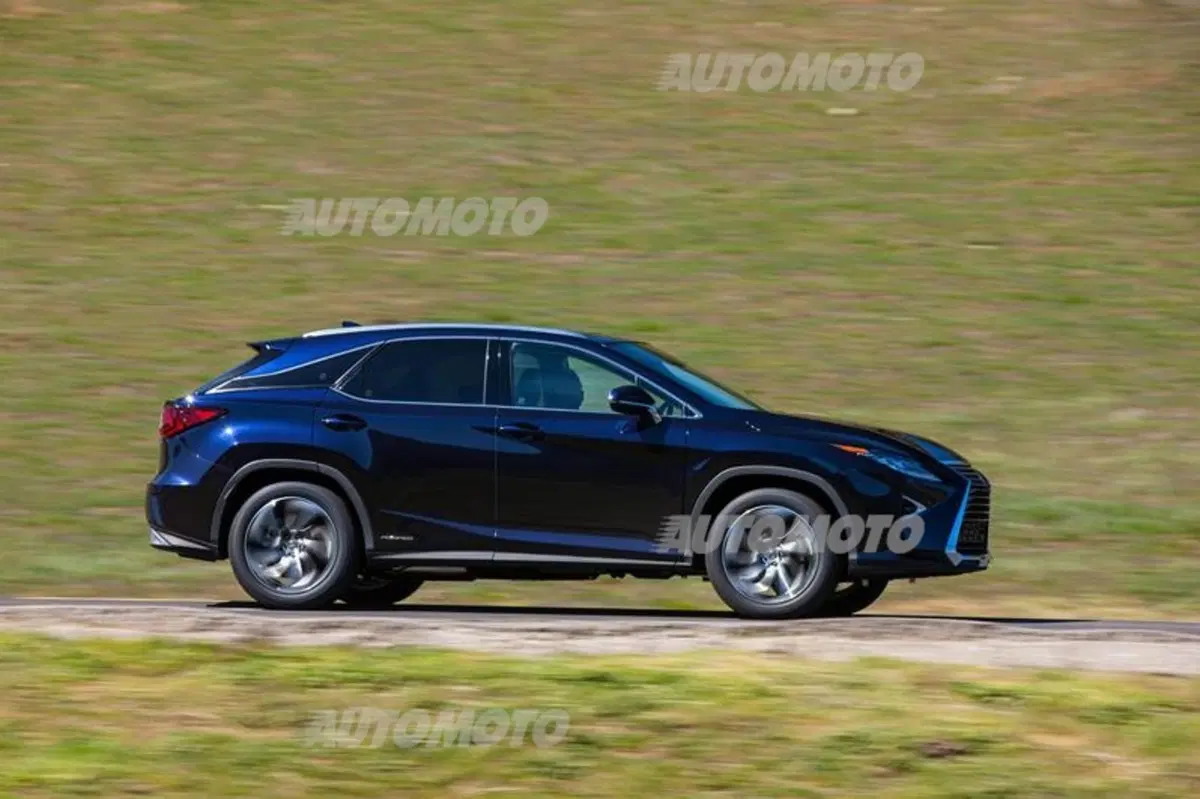 Nuova Lexus RX: design sempre più tagliente e futuristico (2)