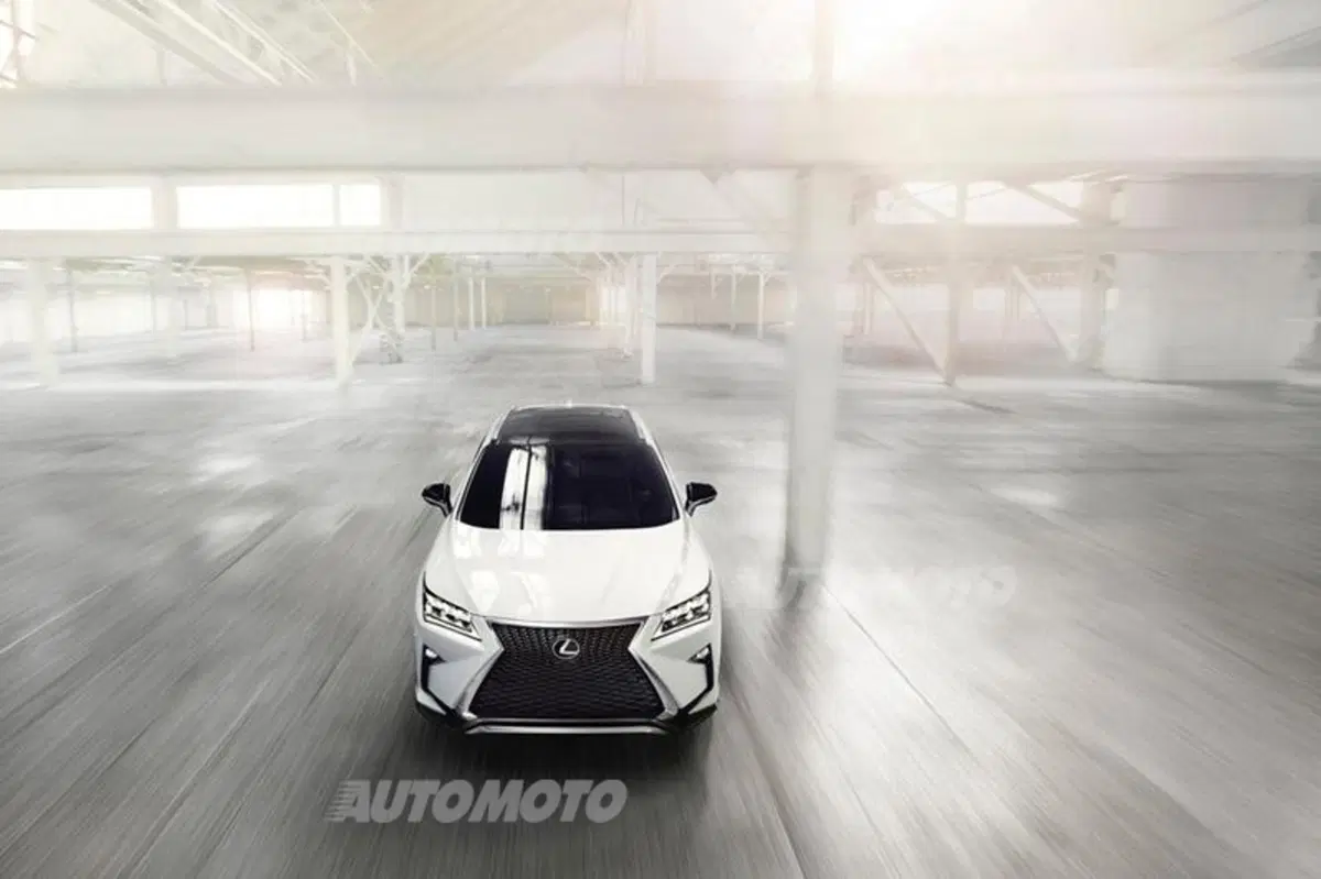 Nuova Lexus RX: design sempre più tagliente e futuristico (13)