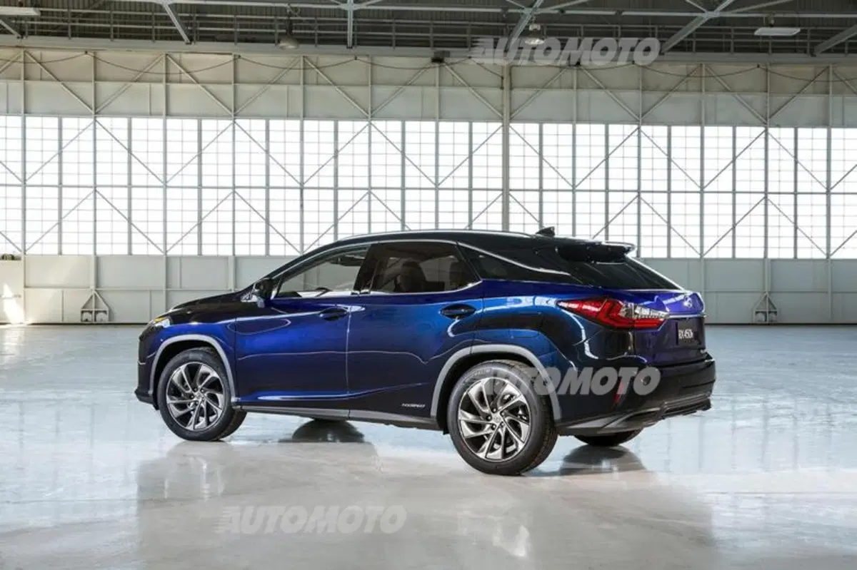 Nuova Lexus RX: design sempre più tagliente e futuristico (17)
