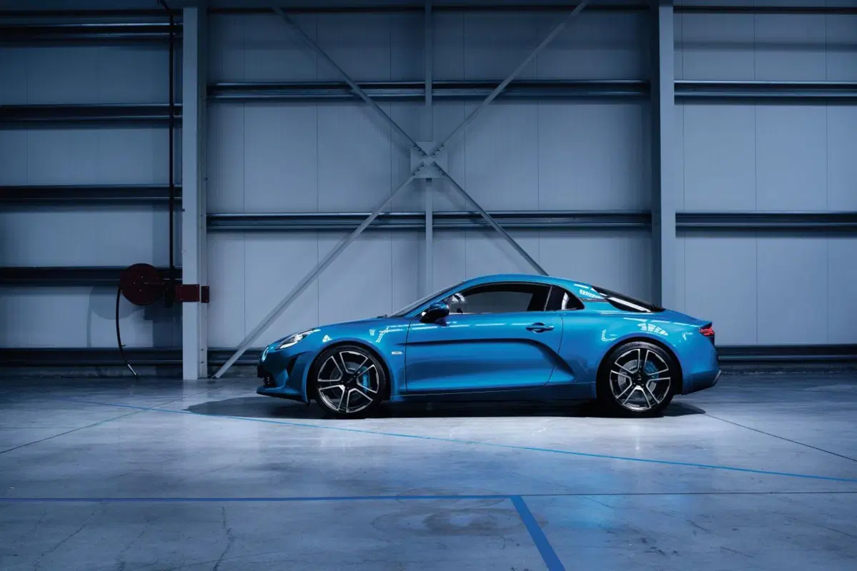 Alpine A110: le prime immagini ufficiali (2)