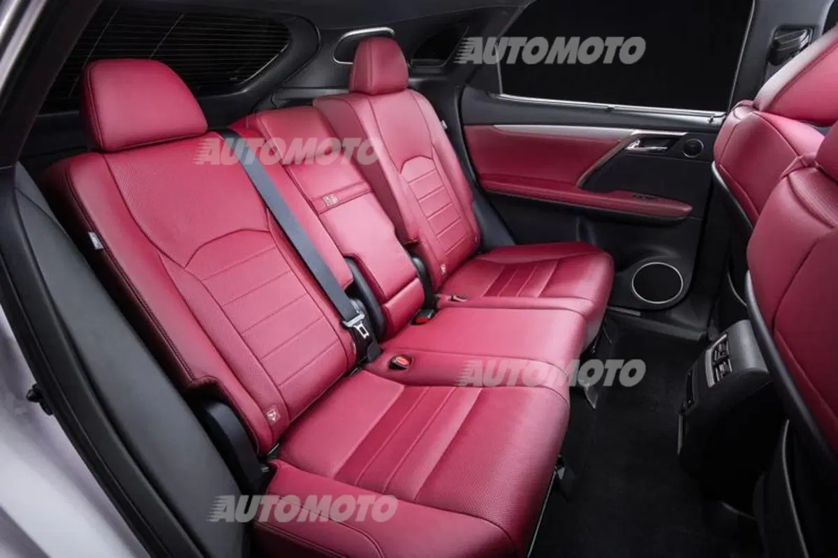 Nuova Lexus RX: design sempre più tagliente e futuristico (28)