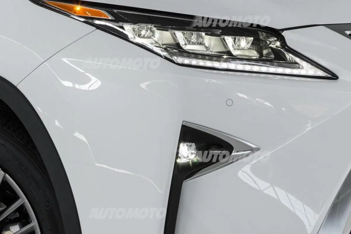 Nuova Lexus RX: design sempre più tagliente e futuristico (37)