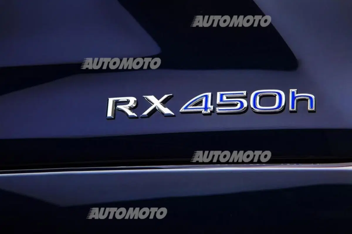 Nuova Lexus RX: design sempre più tagliente e futuristico (41)