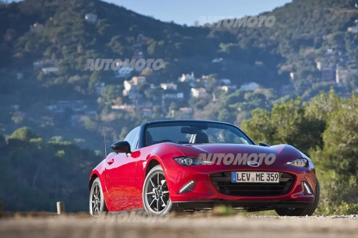 Nuova Mazda MX-5: costa ancora meno! Prezzi (per l'Italia!) e scheda tecnica (2)