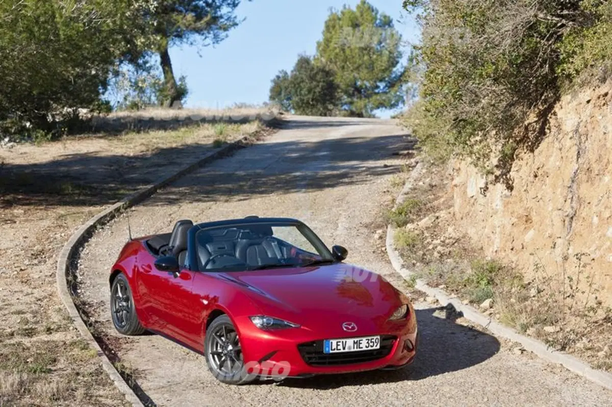 Nuova Mazda MX-5: costa ancora meno! Prezzi (per l'Italia!) e scheda tecnica (5)