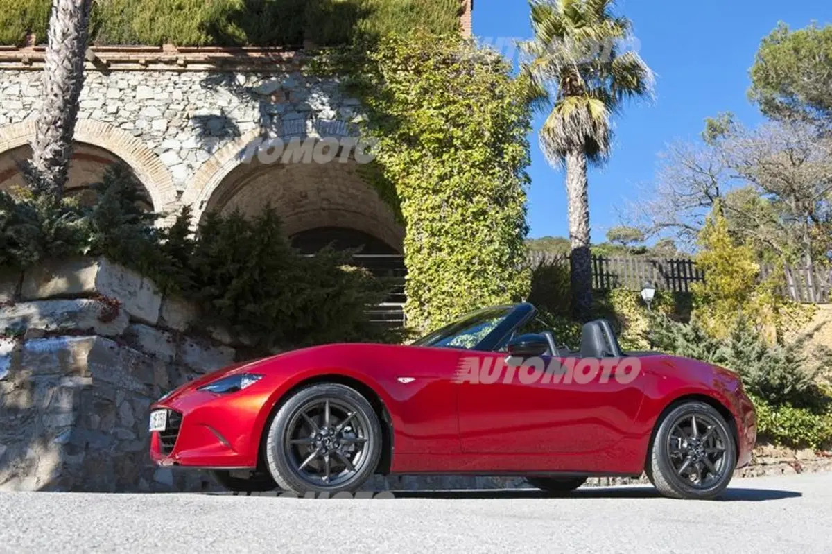 Nuova Mazda MX-5: costa ancora meno! Prezzi (per l'Italia!) e scheda tecnica (6)
