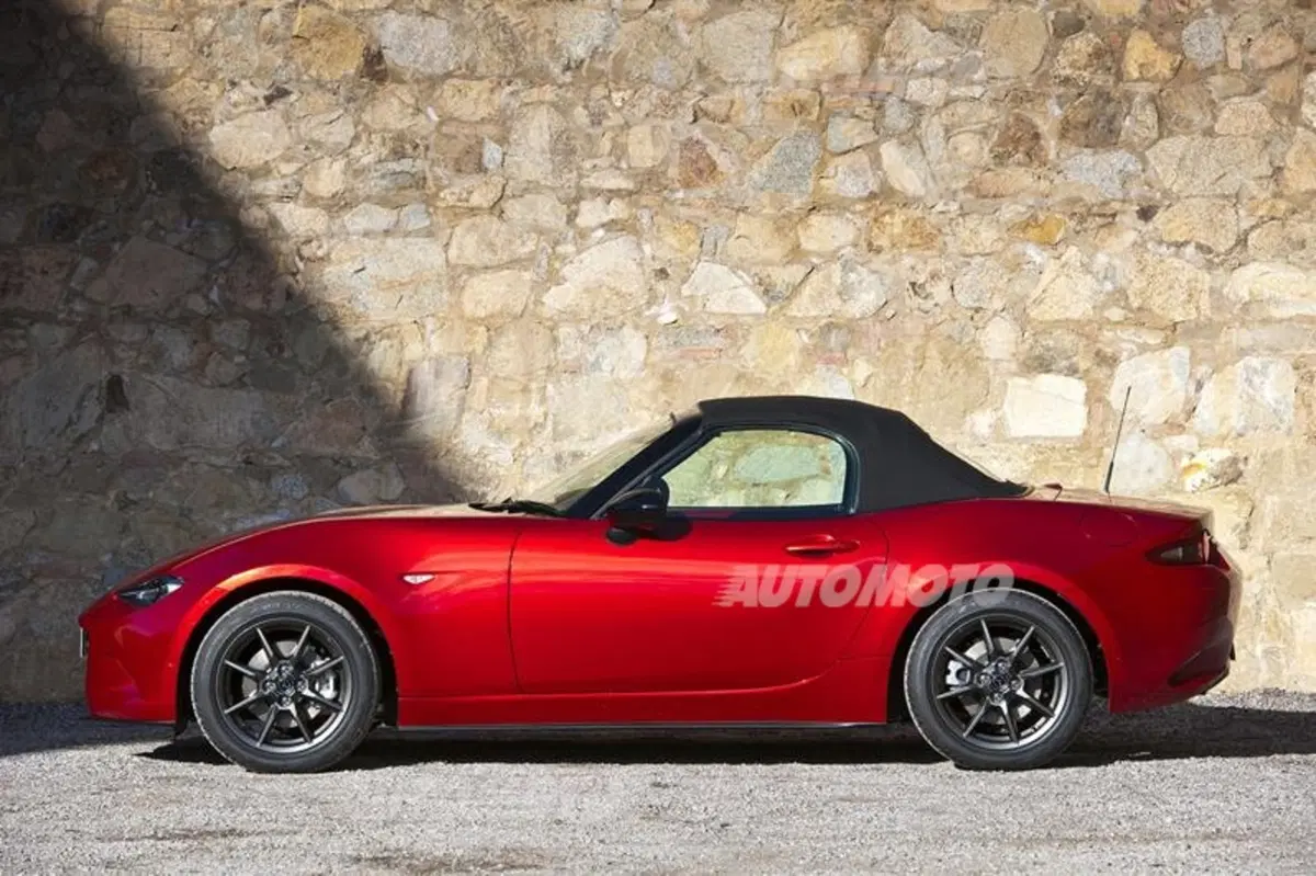 Nuova Mazda MX-5: costa ancora meno! Prezzi (per l'Italia!) e scheda tecnica (8)