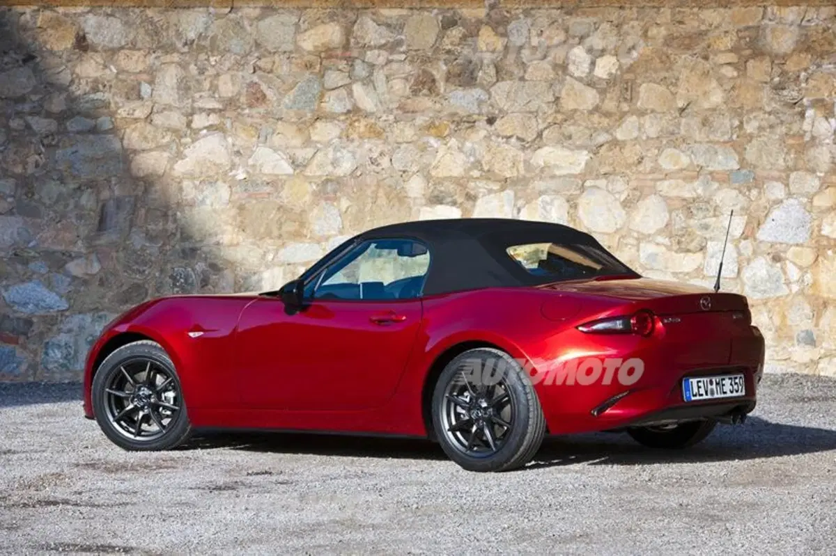 Nuova Mazda MX-5: costa ancora meno! Prezzi (per l'Italia!) e scheda tecnica (9)