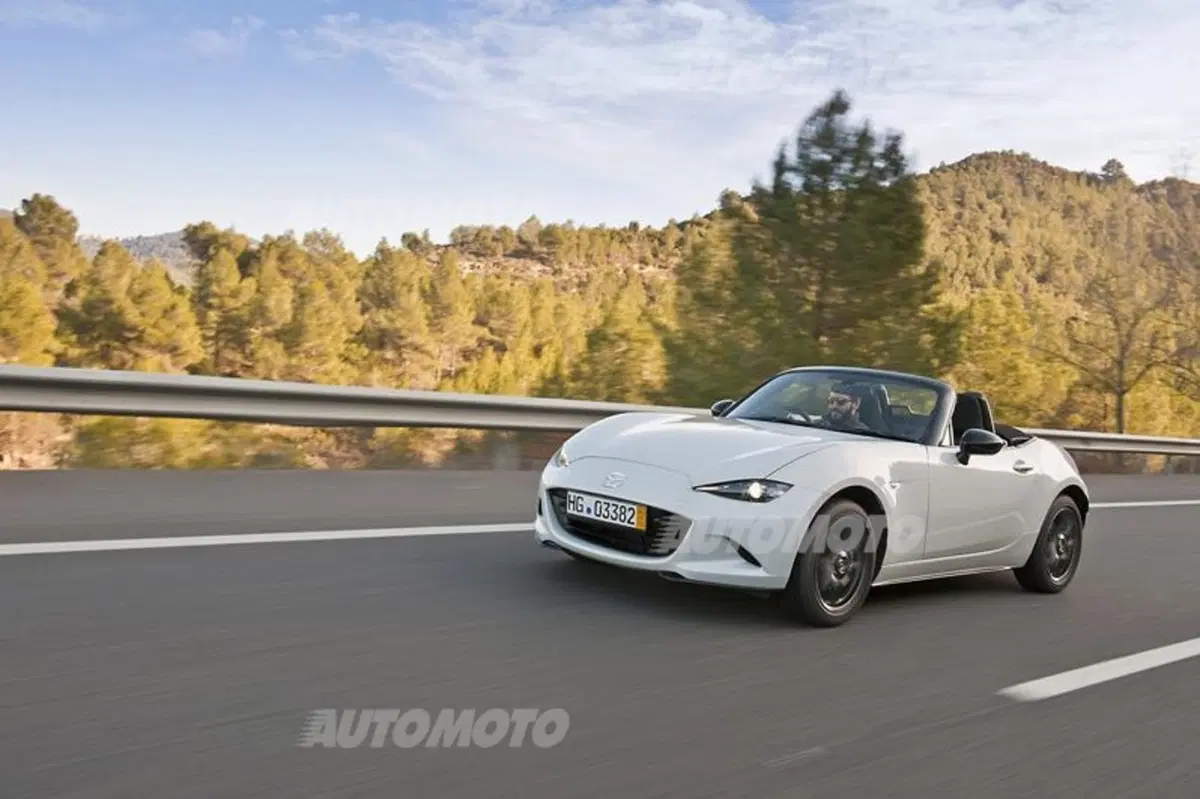 Nuova Mazda MX-5: costa ancora meno! Prezzi (per l'Italia!) e scheda tecnica (14)