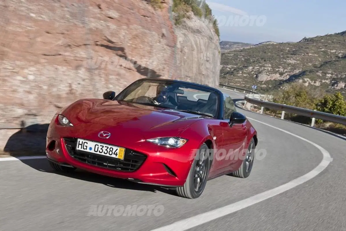 Nuova Mazda MX-5: costa ancora meno! Prezzi (per l'Italia!) e scheda tecnica (15)